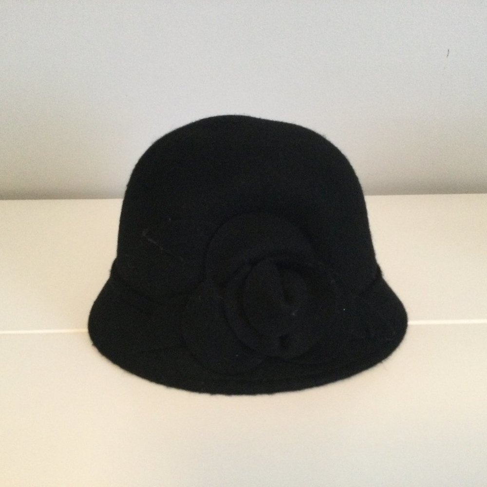 Womens Felt Hat with Flower